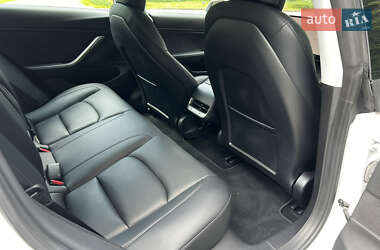 Седан Tesla Model 3 2021 в 