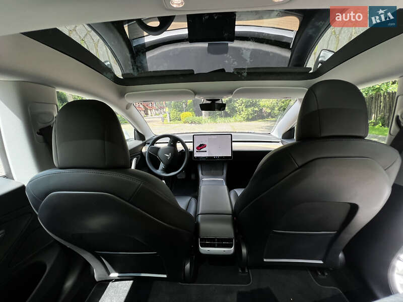 Седан Tesla Model 3 2021 в 