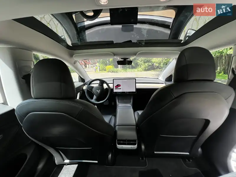 Седан Tesla Model 3 2021 в 