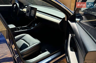 Седан Tesla Model 3 2020 в 