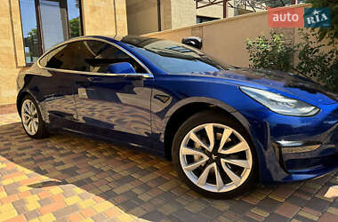 Седан Tesla Model 3 2020 в 