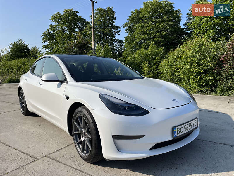 Tesla Model 3 2022