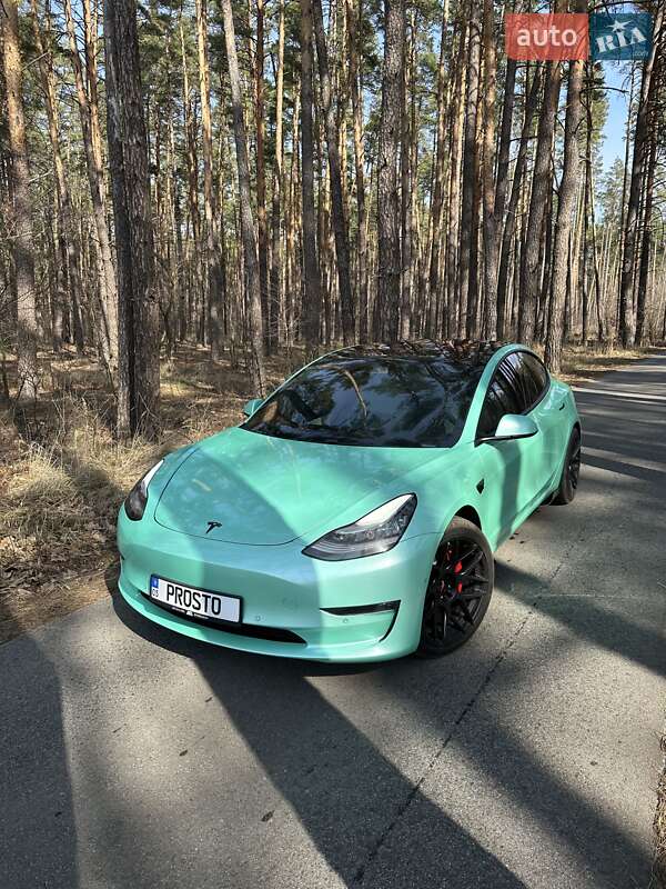Седан Tesla Model 3 2018 в Вышгороде