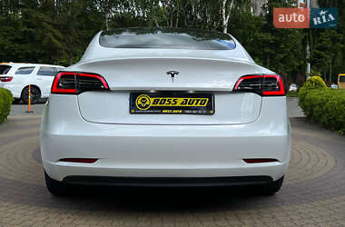 Седан Tesla Model 3 2023 в 