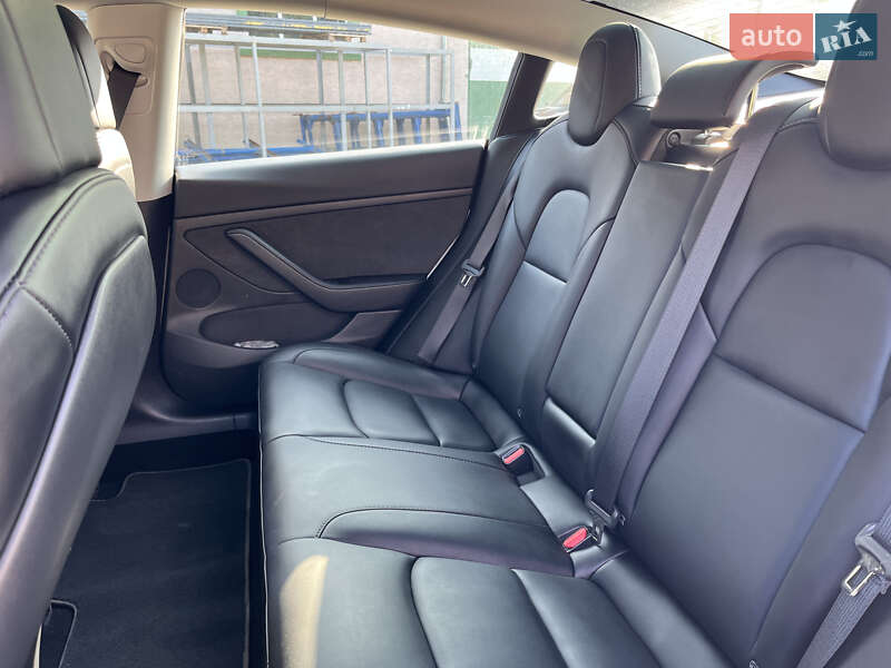 Седан Tesla Model 3 2022 в Стрые