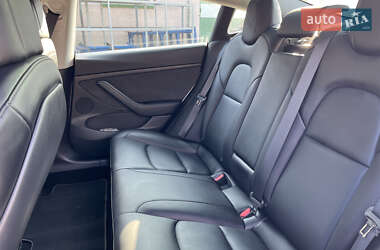 Седан Tesla Model 3 2022 в 