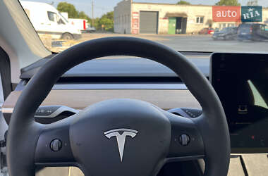 Седан Tesla Model 3 2022 в 