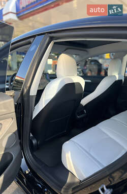Седан Tesla Model 3 2021 в 