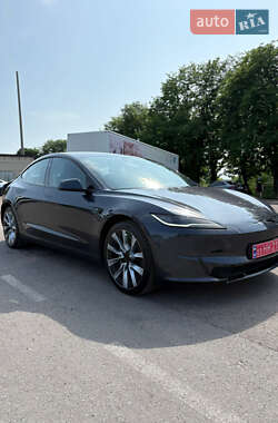 Седан Tesla Model 3 2024 в 