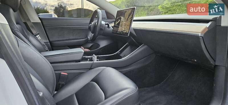 Седан Tesla Model 3 2018 в Киеве