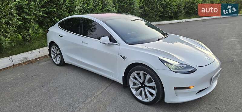 Седан Tesla Model 3 2018 в Киеве