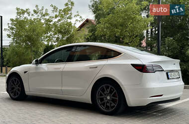 Седан Tesla Model 3 2020 в 