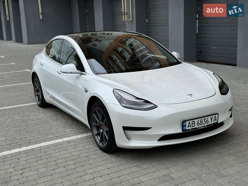 Седан Tesla Model 3 2020 в Виннице