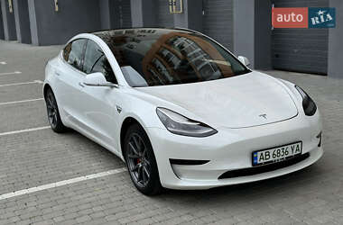 Седан Tesla Model 3 2020 в 