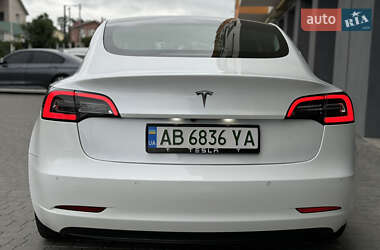 Седан Tesla Model 3 2020 в 