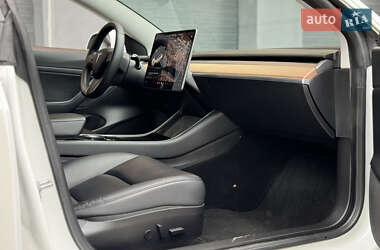 Седан Tesla Model 3 2020 в 