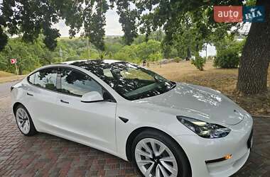 Седан Tesla Model 3 2021 в 