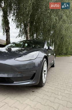 Седан Tesla Model 3 2021 в 