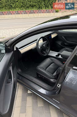 Седан Tesla Model 3 2021 в 