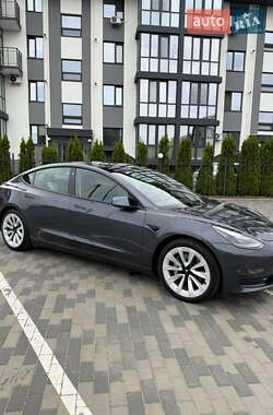 Седан Tesla Model 3 2021 в 