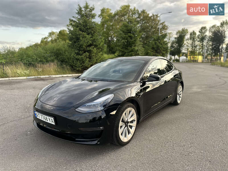 Седан Tesla Model 3 2022 в Івано-Франківську