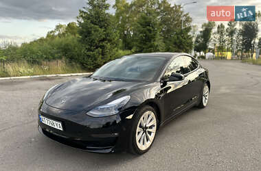 Седан Tesla Model 3 2022 в 