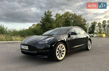 Седан Tesla Model 3 2022 в 