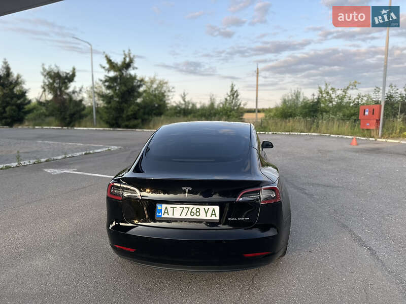 Седан Tesla Model 3 2022 в Івано-Франківську