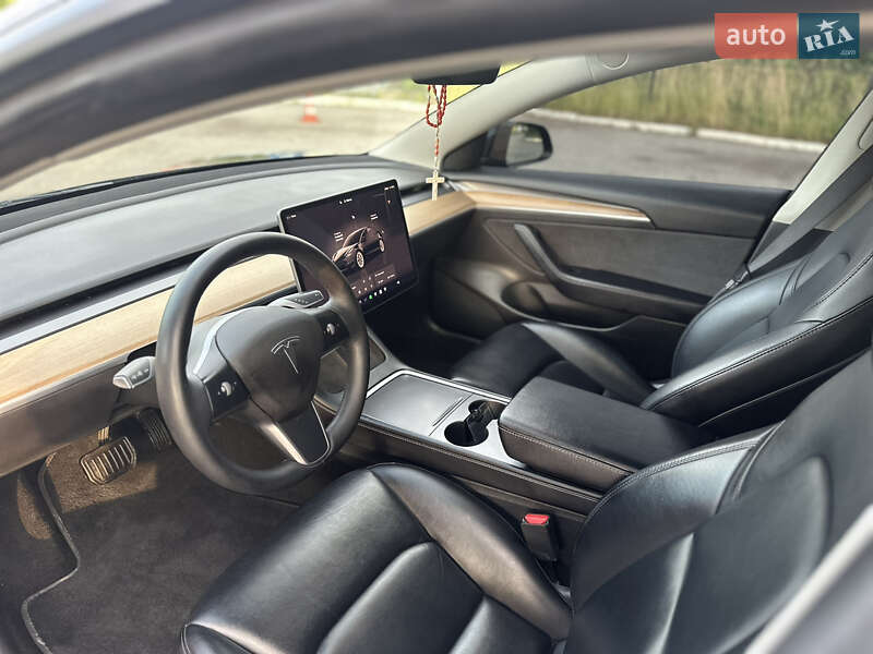 Седан Tesla Model 3 2022 в Івано-Франківську