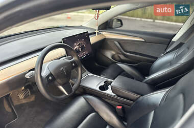 Седан Tesla Model 3 2022 в 