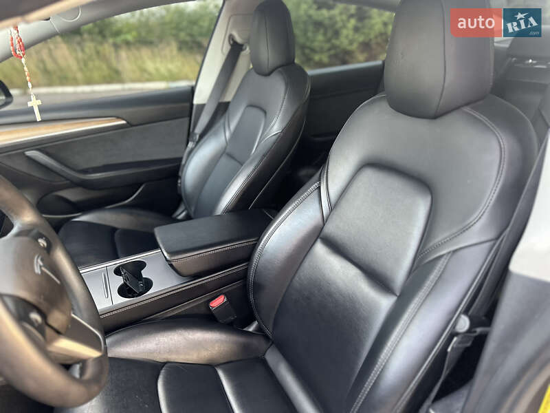 Седан Tesla Model 3 2022 в Івано-Франківську