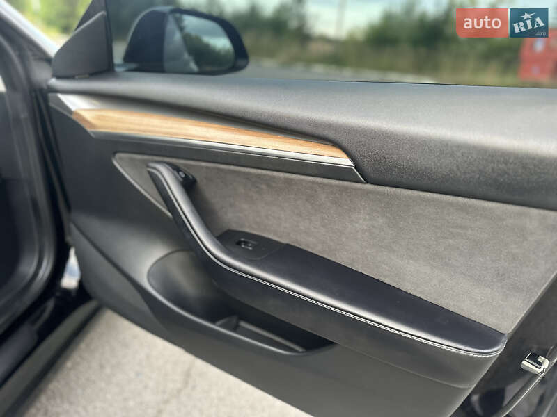 Седан Tesla Model 3 2022 в Івано-Франківську