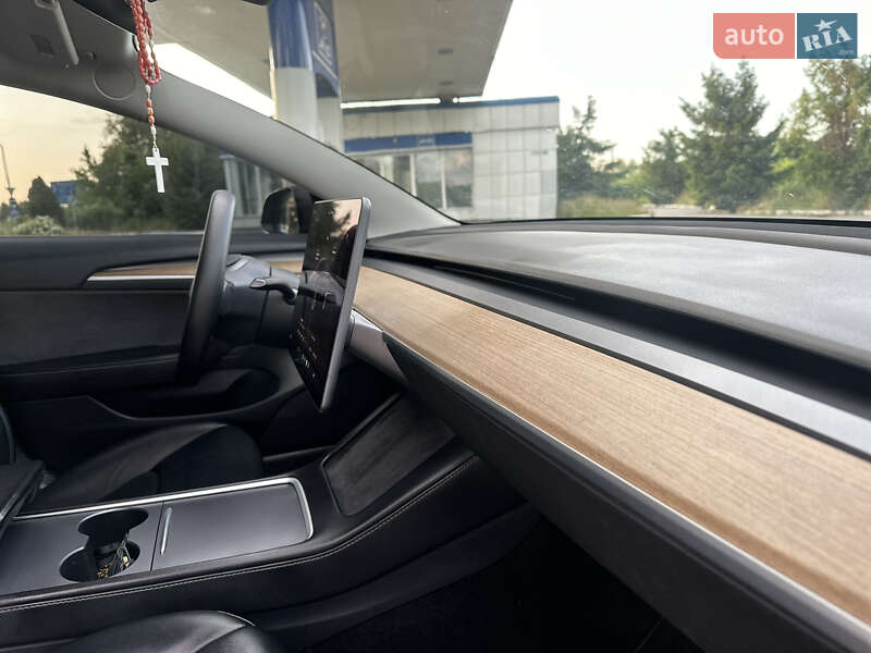 Седан Tesla Model 3 2022 в Івано-Франківську