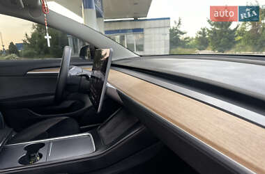 Седан Tesla Model 3 2022 в 