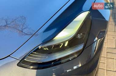 Седан Tesla Model 3 2022 в 