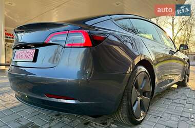 Седан Tesla Model 3 2022 в 
