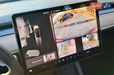 Седан Tesla Model 3 2022 в 