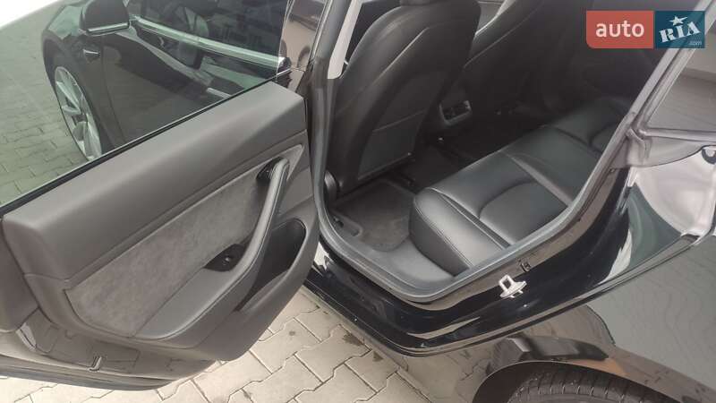 Седан Tesla Model 3 2019 в Вінниці