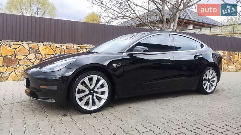 Седан Tesla Model 3 2019 в Вінниці
