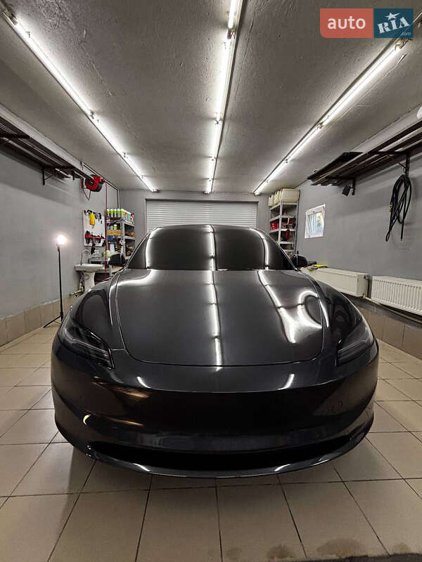 Седан Tesla Model 3 2024 в Чорноморську