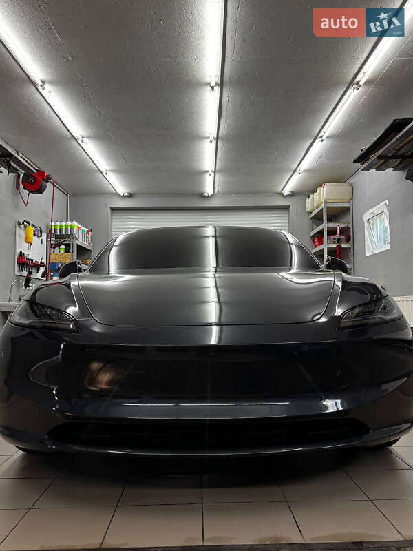 Седан Tesla Model 3 2024 в Чорноморську