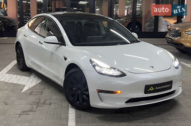 Седан Tesla Model 3 2023 в 
