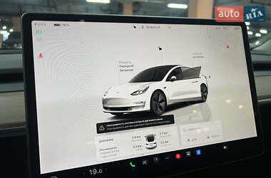 Седан Tesla Model 3 2023 в 