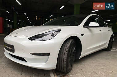 Седан Tesla Model 3 2023 в 