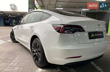 Седан Tesla Model 3 2023 в 