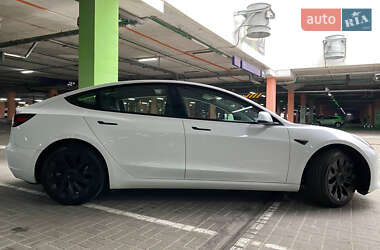 Седан Tesla Model 3 2023 в 