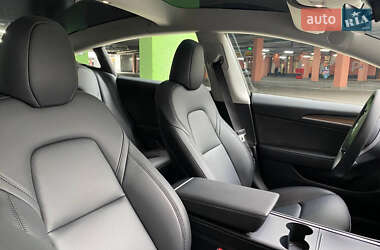 Седан Tesla Model 3 2023 в 