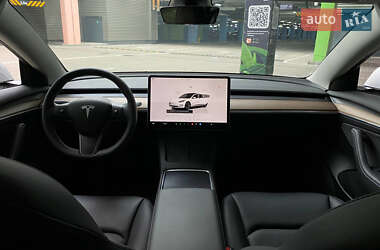 Седан Tesla Model 3 2023 в 