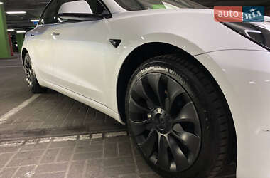 Седан Tesla Model 3 2023 в 