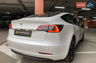 Седан Tesla Model 3 2023 в 